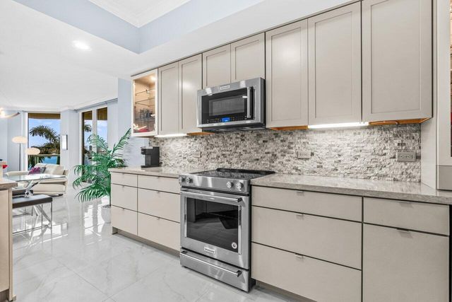 2650 Lake Shore Drive 406, Riviera Beach, FL 33404