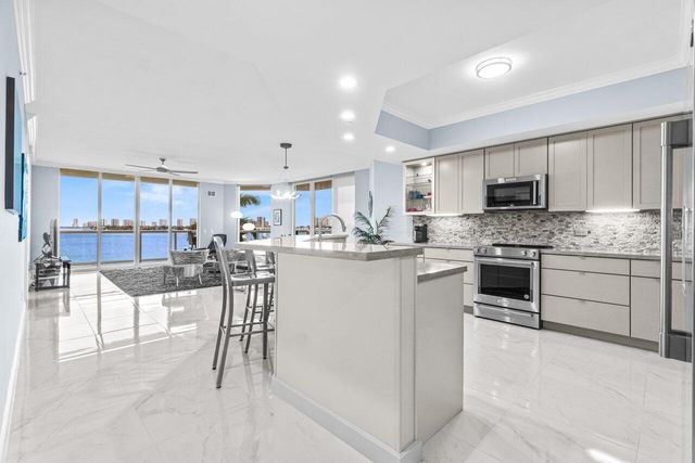 2650 Lake Shore Drive 406, Riviera Beach, FL 33404