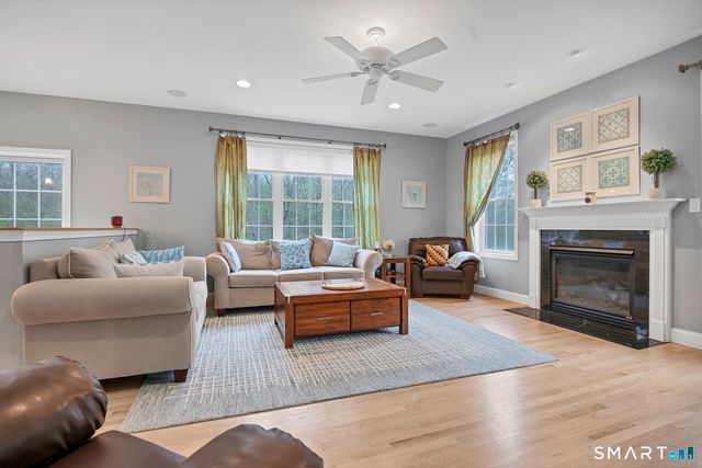 7 Harvest Glen, East Lyme, CT 06333