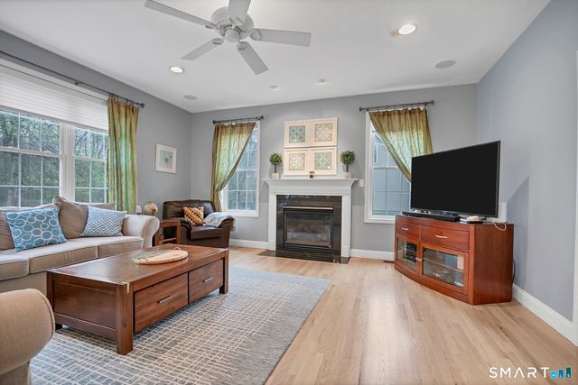 7 Harvest Glen, East Lyme, CT 06333