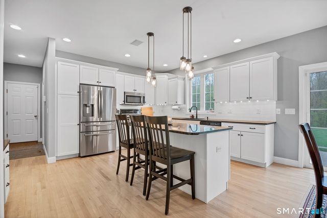 7 Harvest Glen, East Lyme, CT 06333
