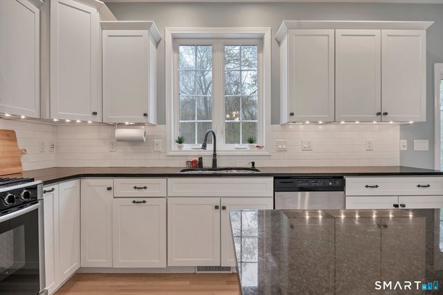 7 Harvest Glen, East Lyme, CT 06333