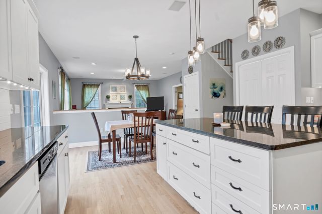 7 Harvest Glen, East Lyme, CT 06333