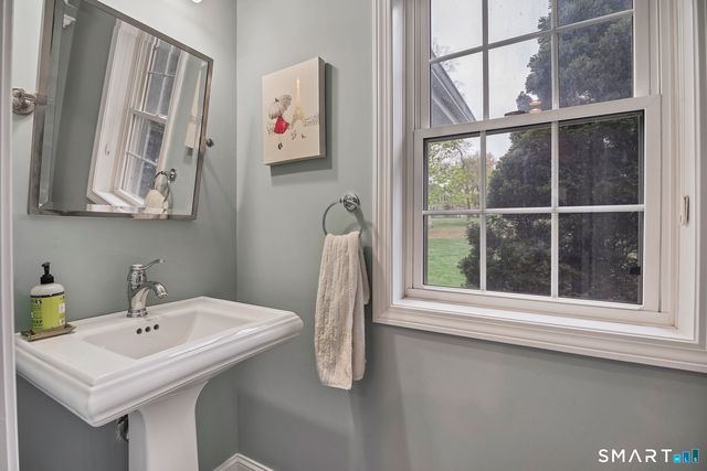 7 Harvest Glen, East Lyme, CT 06333