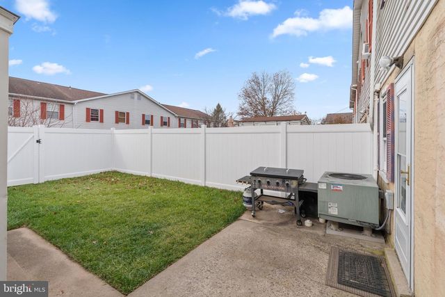 92 LAUREL CT, Quakertown, PA 18951