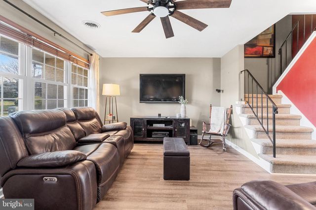 92 LAUREL CT, Quakertown, PA 18951