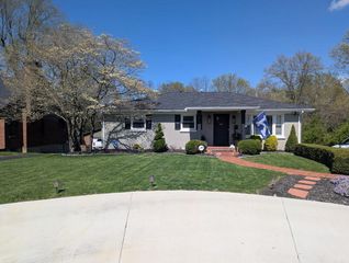 427 Springhill Drive, Lexington, KY 40503