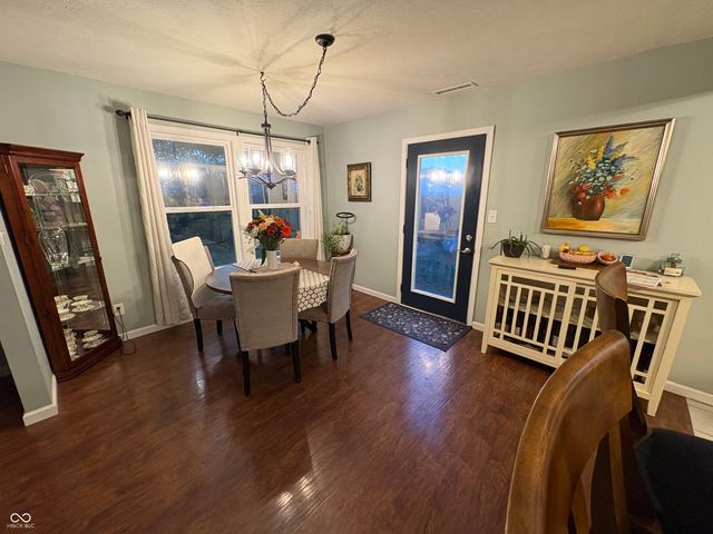 4652 Willowbrook Drive, Columbus, IN 47203