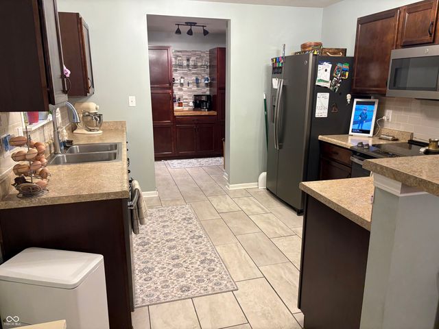 4652 Willowbrook Drive, Columbus, IN 47203