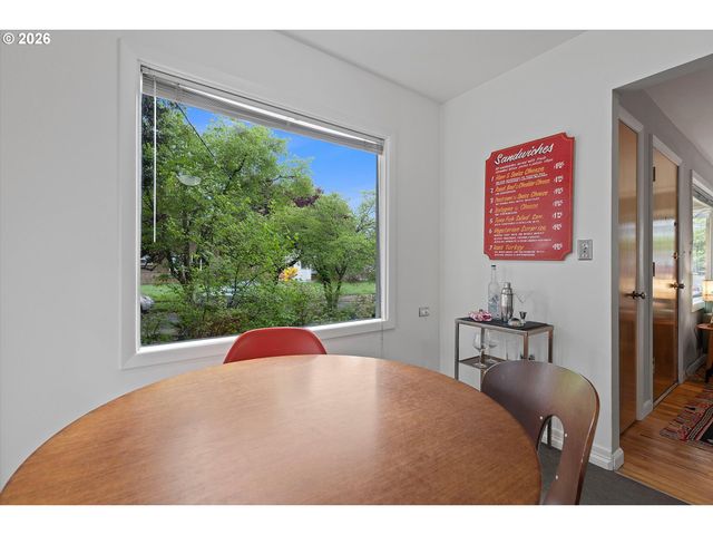 8604 N VAN HOUTEN Ave, Portland, OR 97203