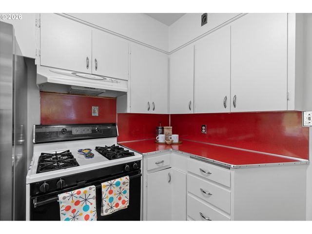 8604 N VAN HOUTEN Ave, Portland, OR 97203