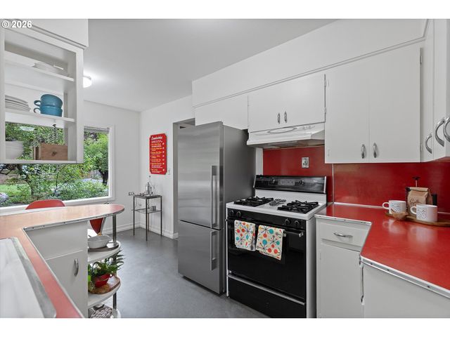 8604 N VAN HOUTEN Ave, Portland, OR 97203