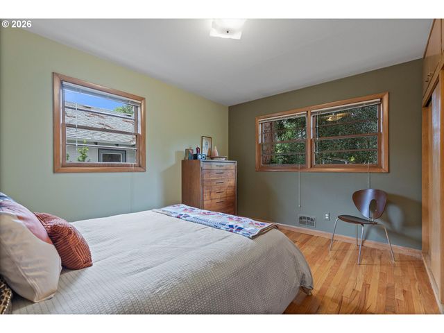 8604 N VAN HOUTEN Ave, Portland, OR 97203