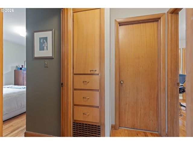 8604 N VAN HOUTEN Ave, Portland, OR 97203