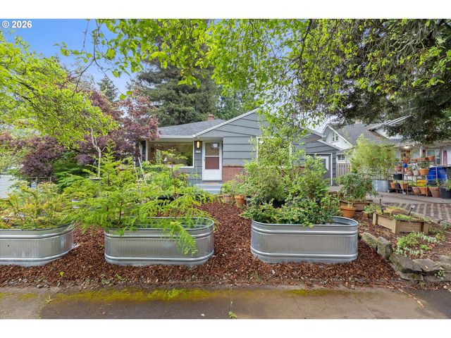 8604 N VAN HOUTEN Ave, Portland, OR 97203