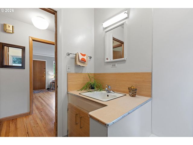 8604 N VAN HOUTEN Ave, Portland, OR 97203