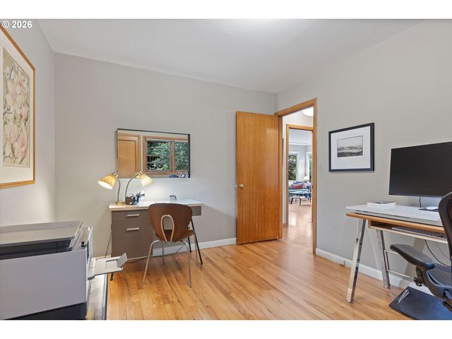 8604 N VAN HOUTEN Ave, Portland, OR 97203