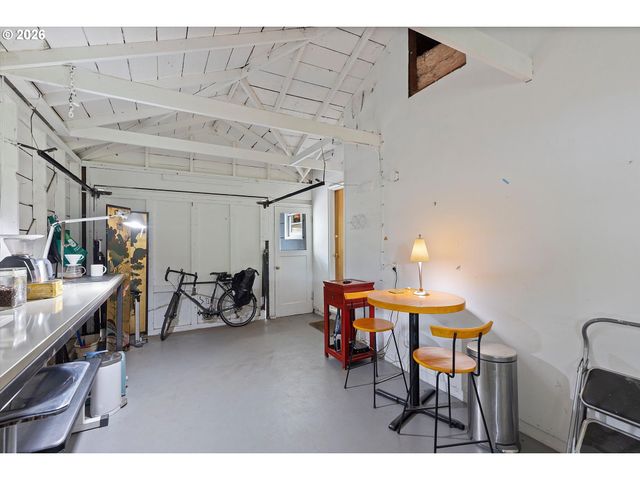 8604 N VAN HOUTEN Ave, Portland, OR 97203