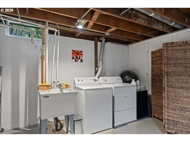 8604 N VAN HOUTEN Ave, Portland, OR 97203