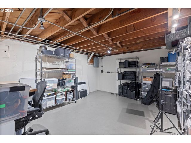 8604 N VAN HOUTEN Ave, Portland, OR 97203
