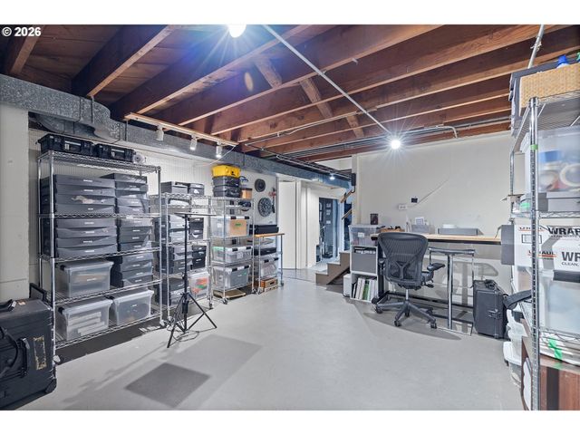 8604 N VAN HOUTEN Ave, Portland, OR 97203
