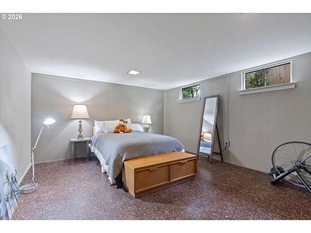 8604 N VAN HOUTEN Ave, Portland, OR 97203
