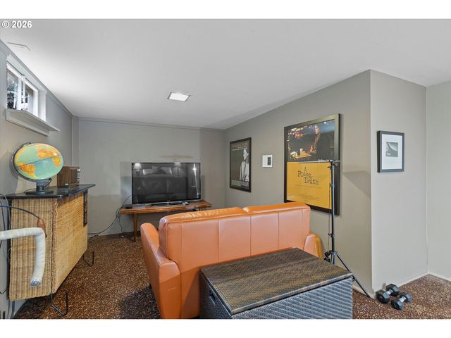 8604 N VAN HOUTEN Ave, Portland, OR 97203