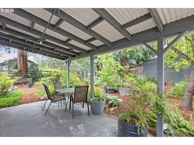 8604 N VAN HOUTEN Ave, Portland, OR 97203
