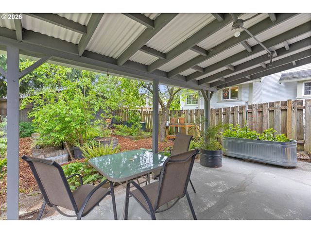 8604 N VAN HOUTEN Ave, Portland, OR 97203