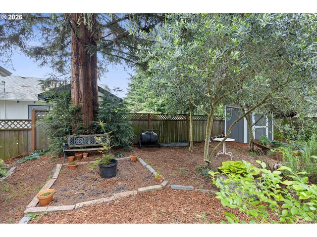 8604 N VAN HOUTEN Ave, Portland, OR 97203
