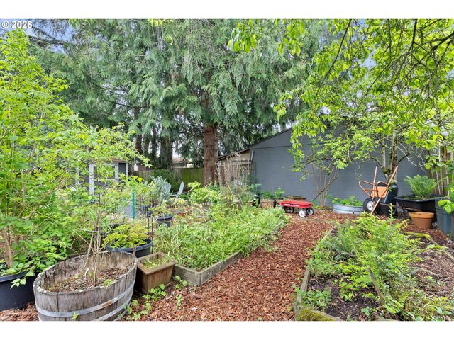 8604 N VAN HOUTEN Ave, Portland, OR 97203
