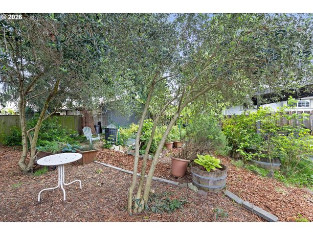8604 N VAN HOUTEN Ave, Portland, OR 97203