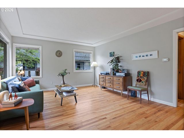 8604 N VAN HOUTEN Ave, Portland, OR 97203