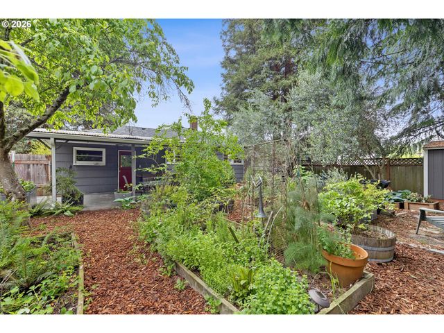 8604 N VAN HOUTEN Ave, Portland, OR 97203