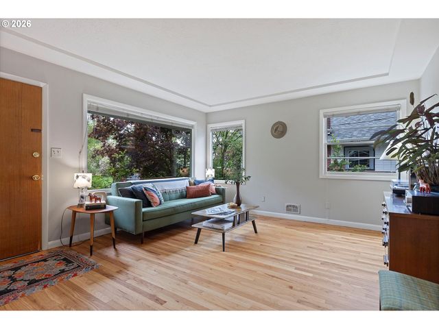 8604 N VAN HOUTEN Ave, Portland, OR 97203