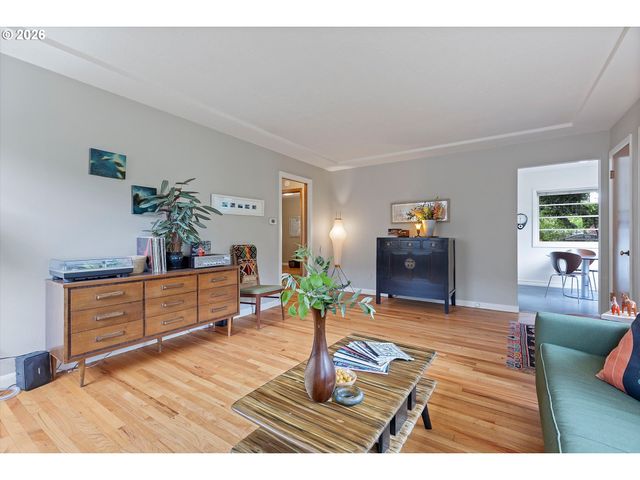 8604 N VAN HOUTEN Ave, Portland, OR 97203