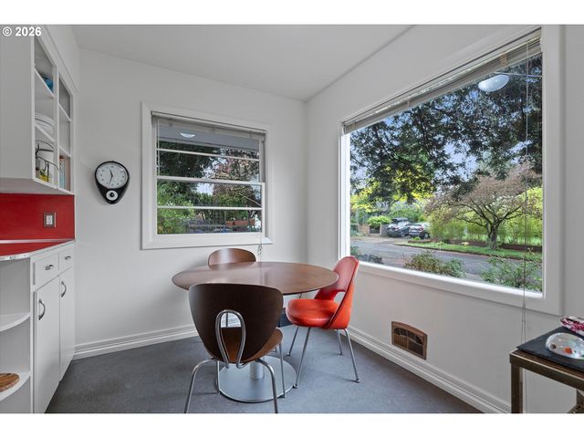8604 N VAN HOUTEN Ave, Portland, OR 97203