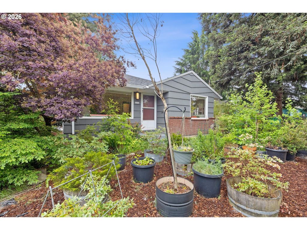 8604 N VAN HOUTEN Ave, Portland, OR 97203