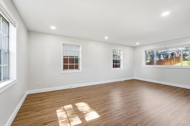 38 Handel Lane, Greenhills, OH 45218