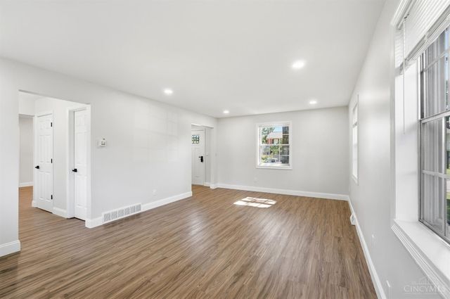 38 Handel Lane, Greenhills, OH 45218