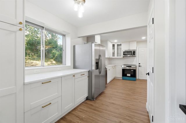 38 Handel Lane, Greenhills, OH 45218