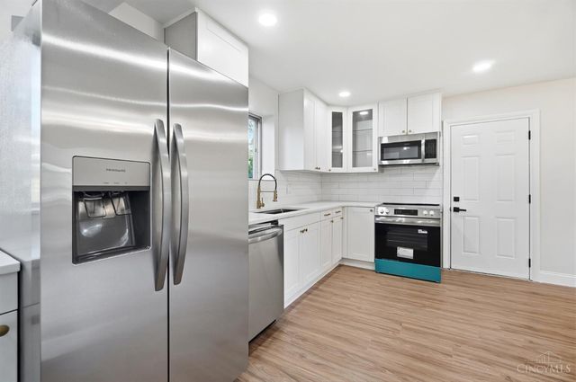 38 Handel Lane, Greenhills, OH 45218