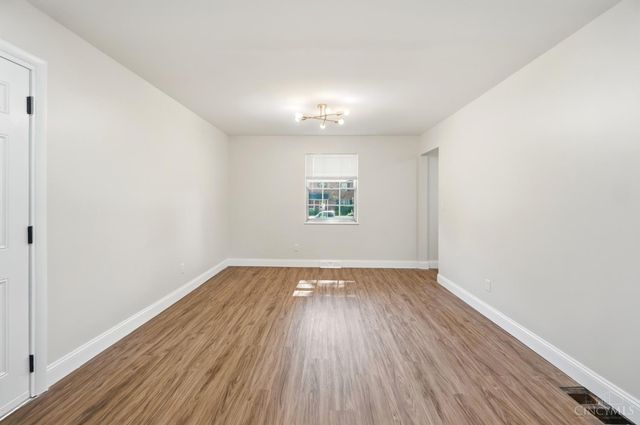 38 Handel Lane, Greenhills, OH 45218