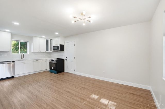 38 Handel Lane, Greenhills, OH 45218