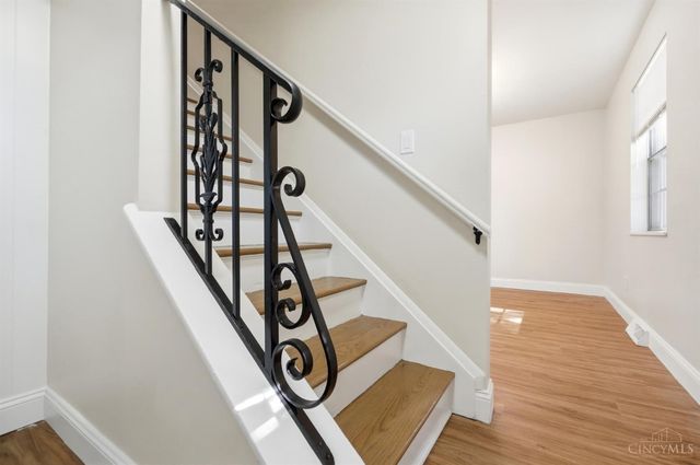 38 Handel Lane, Greenhills, OH 45218