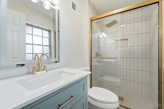 38 Handel Lane, Greenhills, OH 45218
