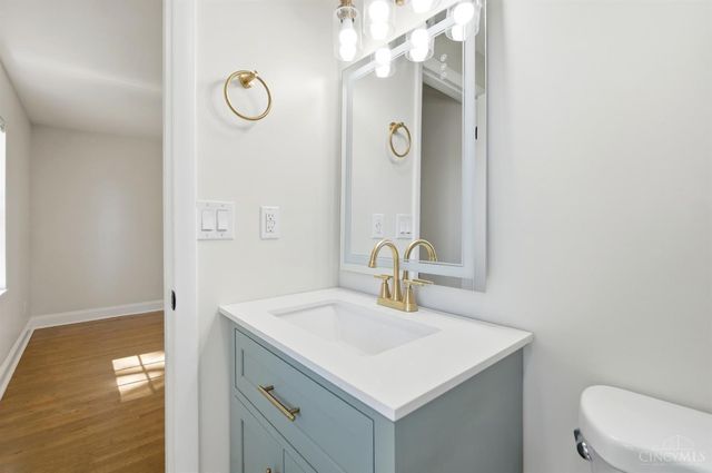 38 Handel Lane, Greenhills, OH 45218