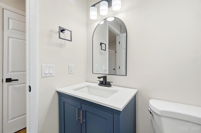 38 Handel Lane, Greenhills, OH 45218