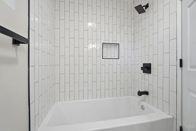 38 Handel Lane, Greenhills, OH 45218