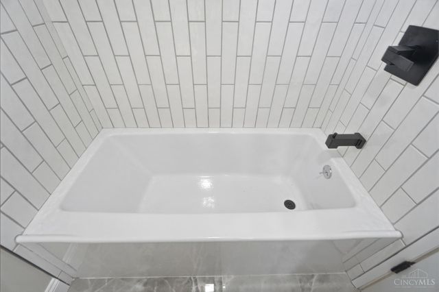38 Handel Lane, Greenhills, OH 45218
